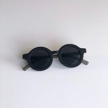 Load image into Gallery viewer, Adeline Round Sun Glasses, Matte Black
