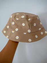 Load image into Gallery viewer, Daisy bucket hat
